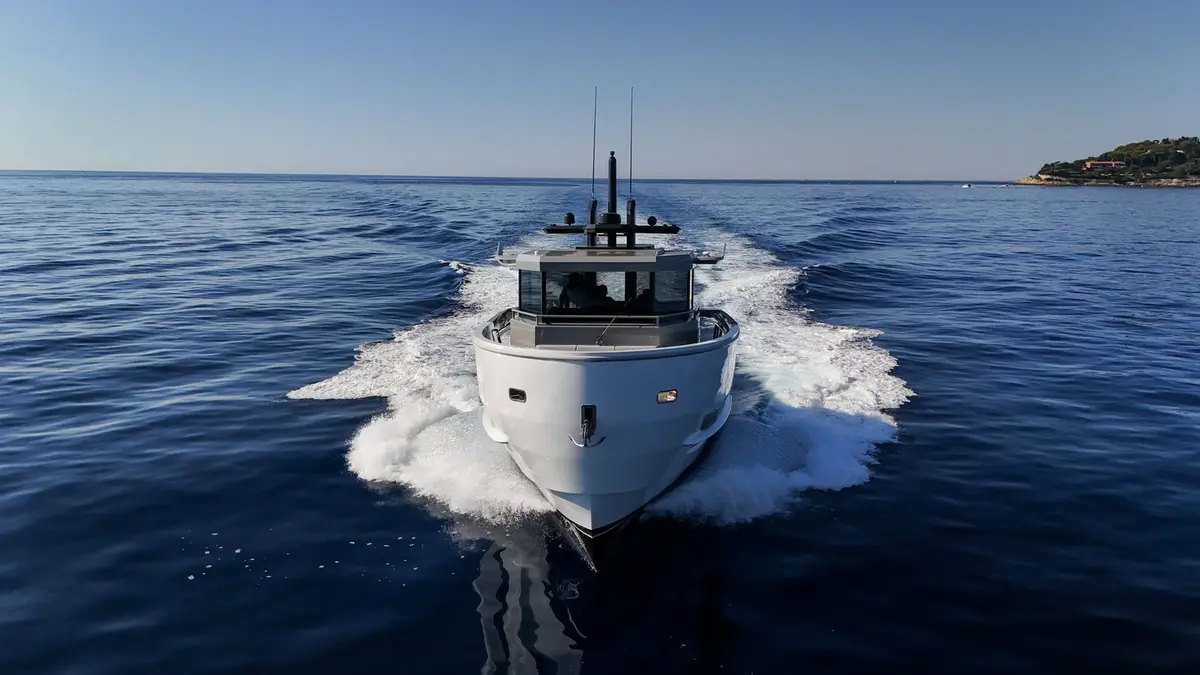 Arcadia Sherpa 60, flybridge — Yacht Charter Saint-Tropez, Saint-Tropez. Arcadia Sherpa 60 — 18.7m