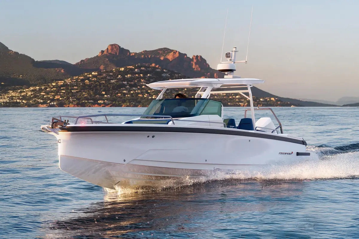 Axopar 28, exterior — Yacht Charter Saint-Tropez, Saint-Tropez. Axopar 28 — 30m