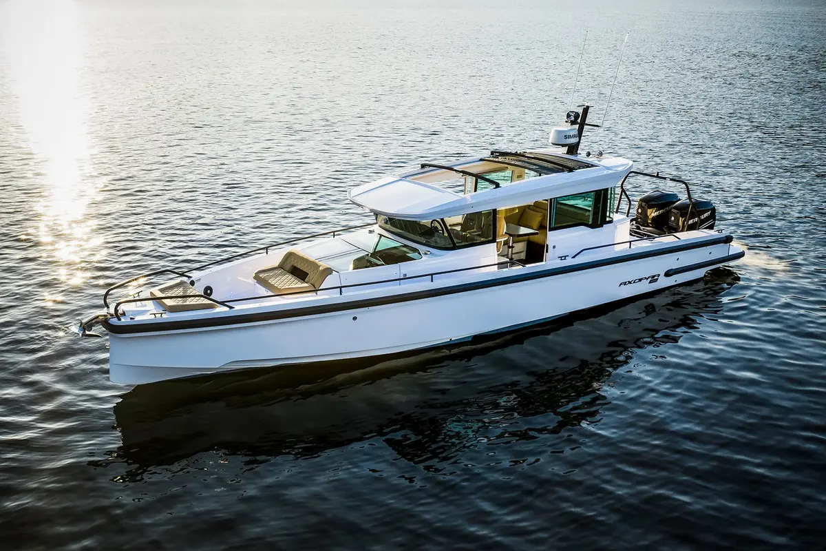 Axopar 37, master cabin — Yacht Charter Saint-Tropez, Saint-Tropez. Axopar 37 — 11.5m