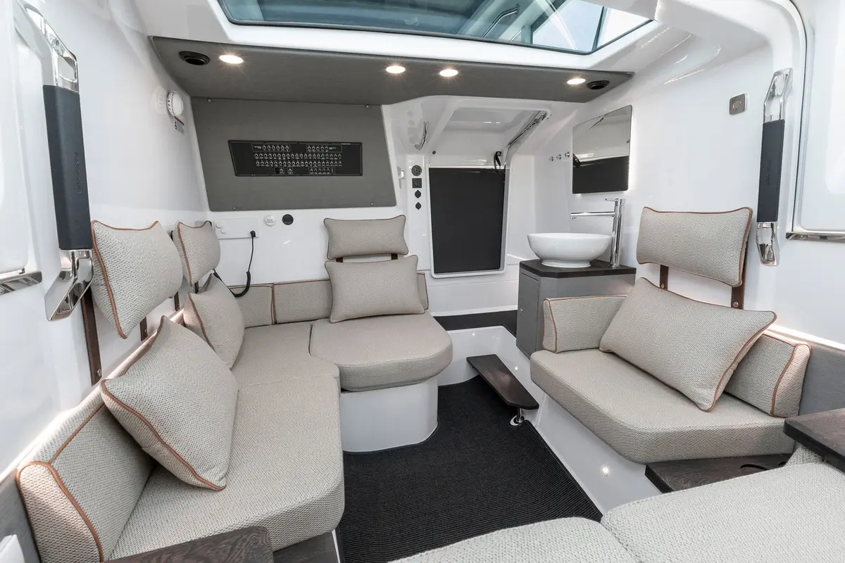 Axopar 37, flybridge — Yacht Charter Saint-Tropez, Saint-Tropez. Axopar 37 — 11.5m