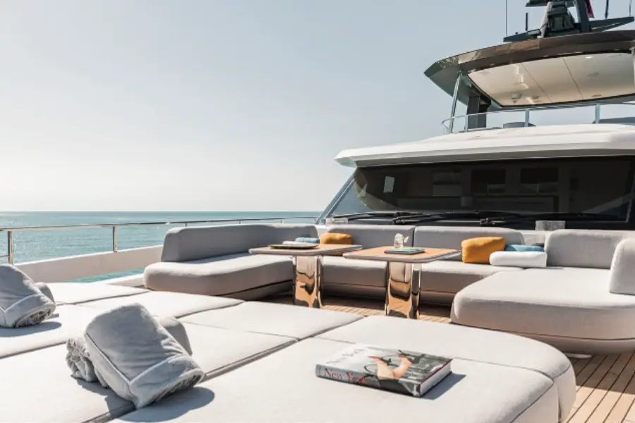 Azimut 116, aft deck — Yacht Charter Saint-Tropez, Saint-Tropez. Azimut 116 — 36m
