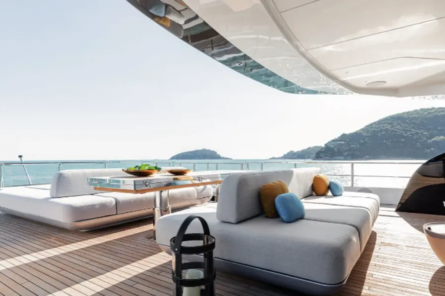 Azimut 116, salon — Yacht Charter Saint-Tropez, Saint-Tropez. Azimut 116 — 36m