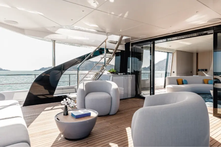 Azimut 116, master cabin — Yacht Charter Saint-Tropez, Saint-Tropez. Azimut 116 — 36m