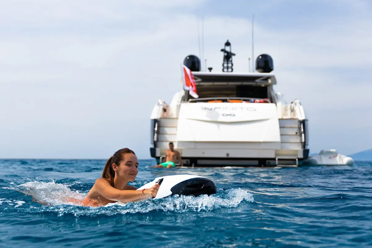 Azimut 53, main deck — Yacht Charter Saint-Tropez, Saint-Tropez. Azimut 53 — 17m