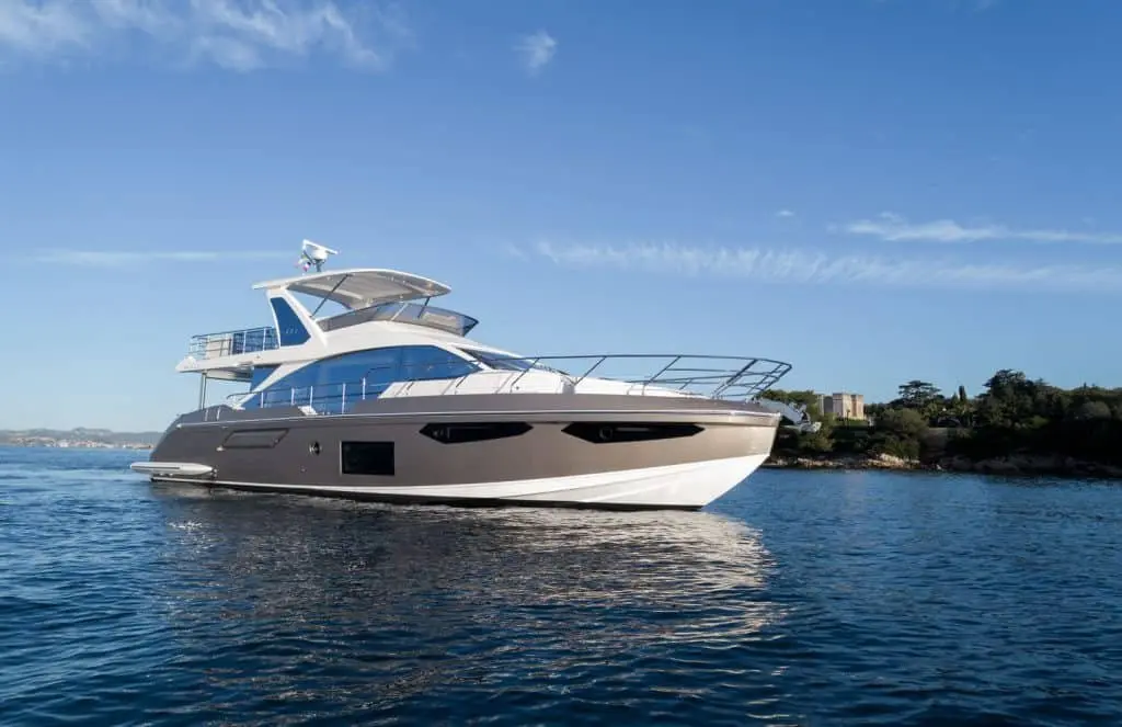 Azimut 60 Fly, main deck — Yacht Charter Saint-Tropez, Saint-Tropez. Azimut 60 Fly — 20m
