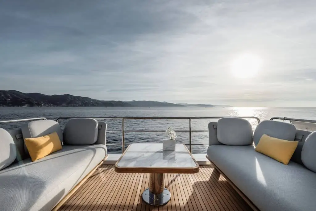 Azimut 60 Fly, flybridge — Yacht Charter Saint-Tropez, Saint-Tropez. Azimut 60 Fly — 20m