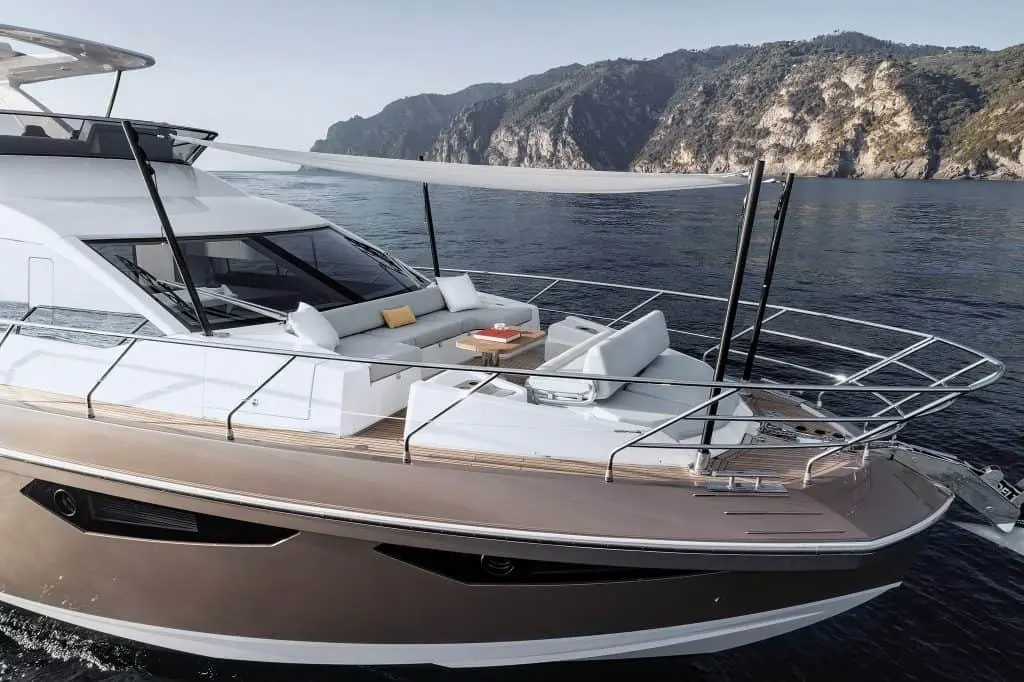 Azimut 60, aft deck — Yacht Charter Saint-Tropez, Saint-Tropez. Azimut 60 — 18.5m
