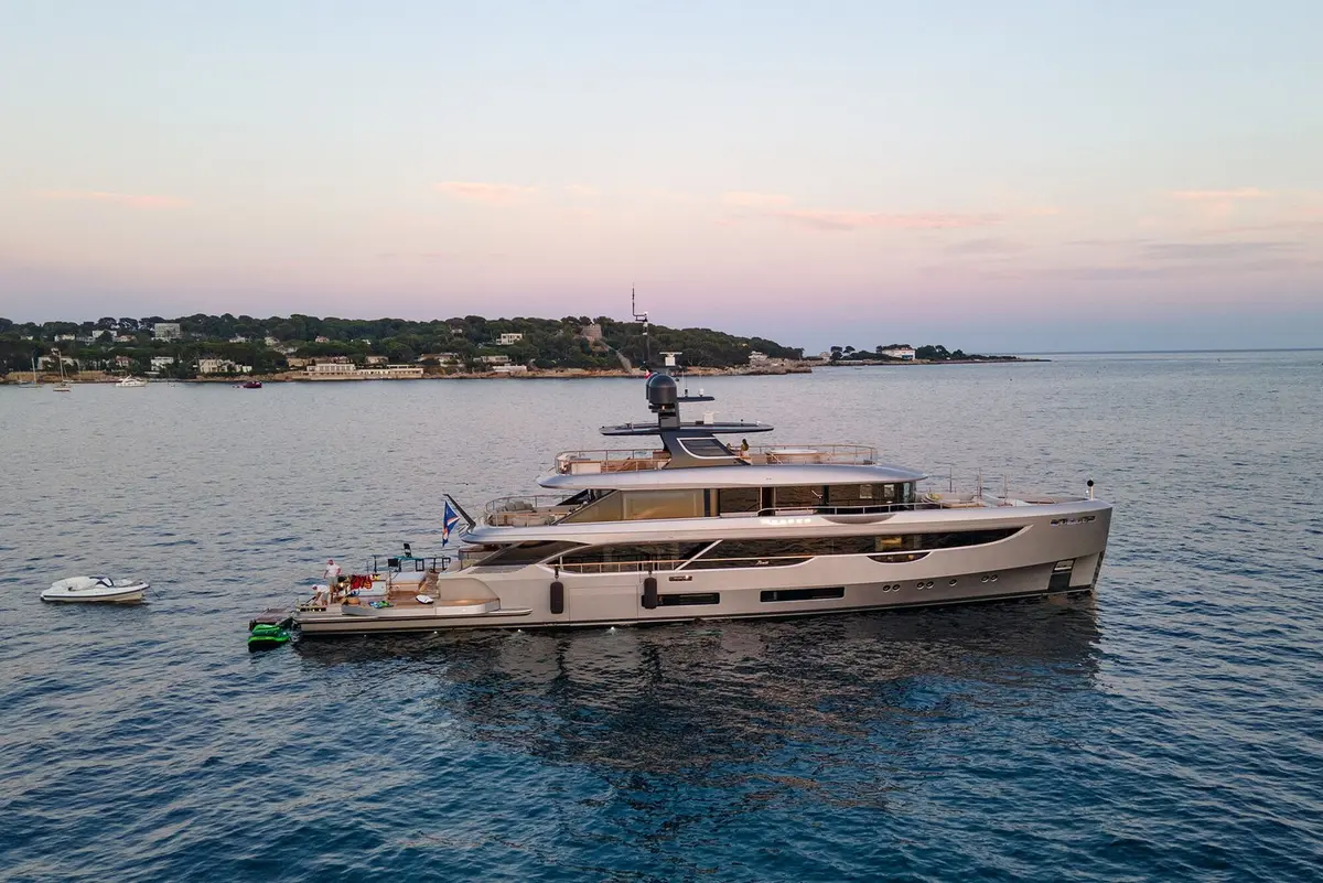 Oasis 40, exterior — Yacht Charter Saint-Tropez, Saint-Tropez. Oasis 40 — 40m