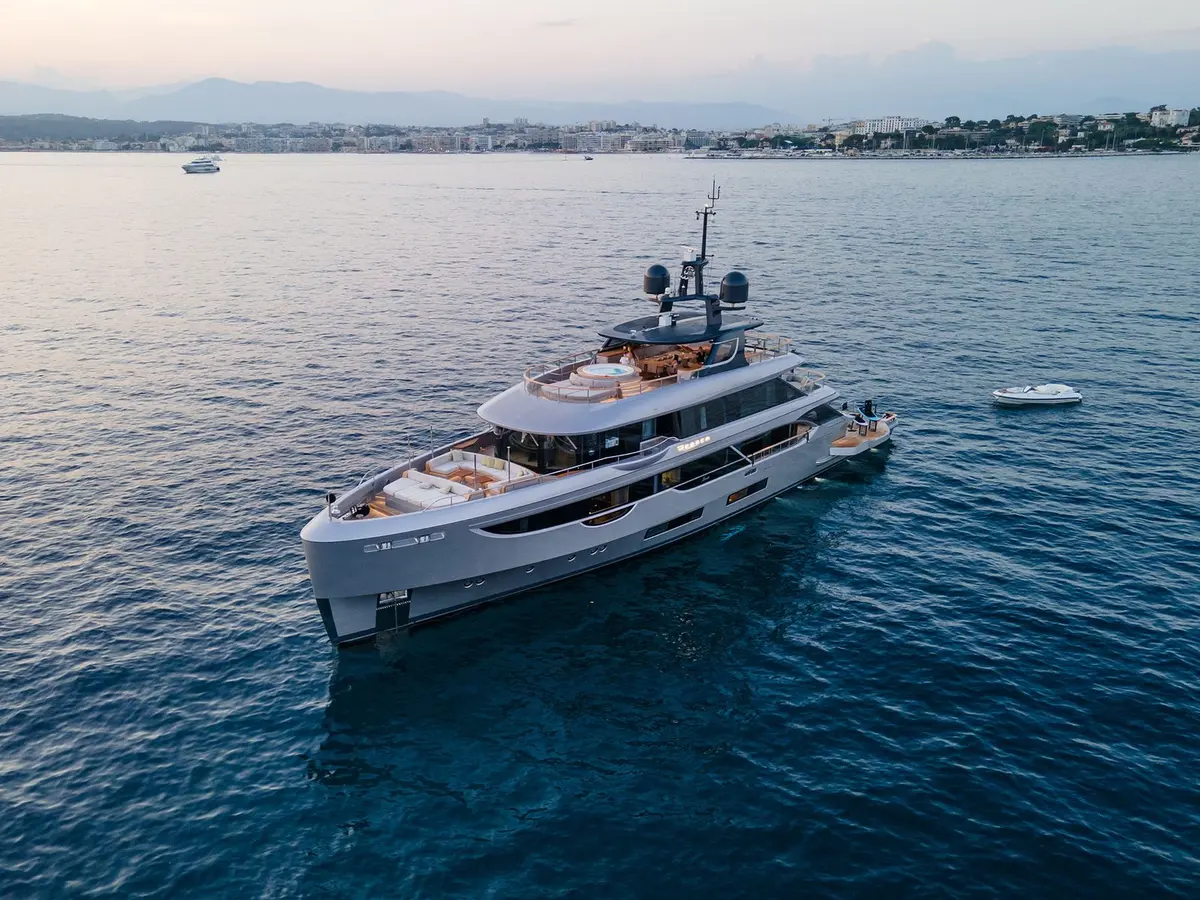 Oasis 40, main deck — Yacht Charter Saint-Tropez, Saint-Tropez. Oasis 40 — 40m