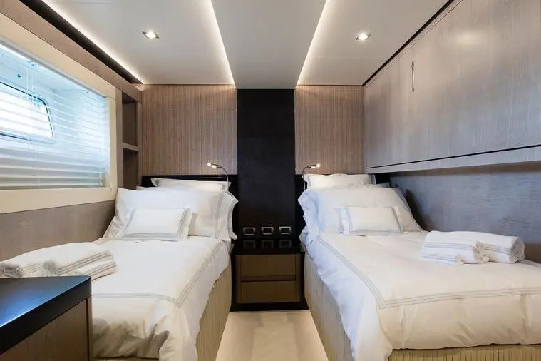 Cerri 102’ Flying Sport, salón — Yacht Charter Saint-Tropez, Saint-Tropez. Cerri 102’ Flying Sport — 31m
