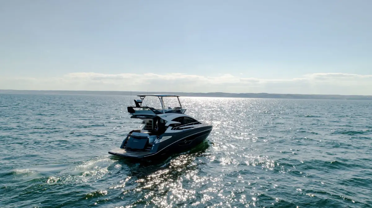 Cobrey 50 FLY, aft deck — Yacht Charter Saint-Tropez, Saint-Tropez. Cobrey 50 FLY — 16m