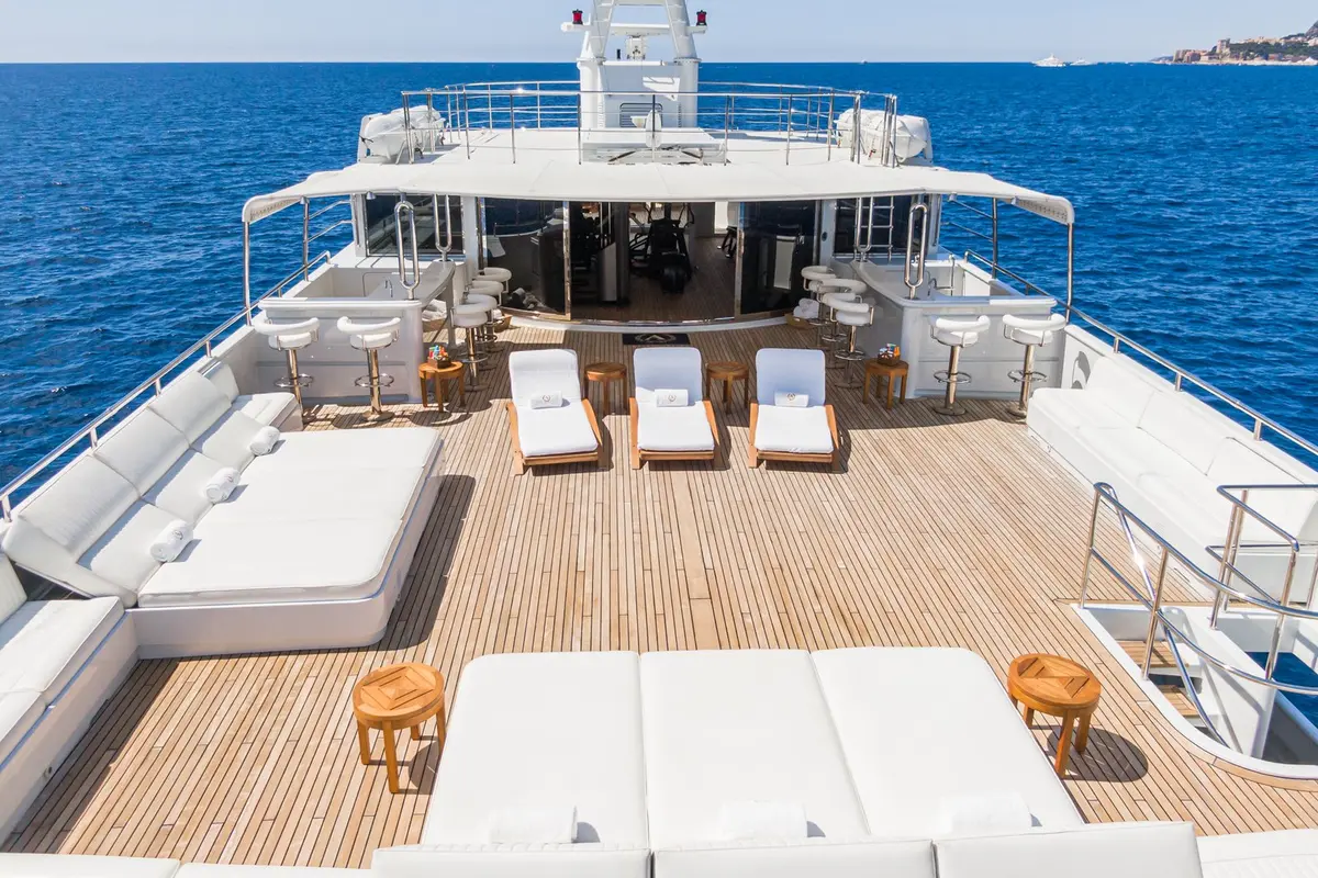 Apogee, camarote principal — Yacht Charter Saint-Tropez, Saint-Tropez. Siete camarotes y calma frente al golfo
