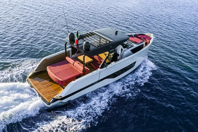 Cranchi A46 — Yacht Charter Saint-Tropez, Saint-Tropez