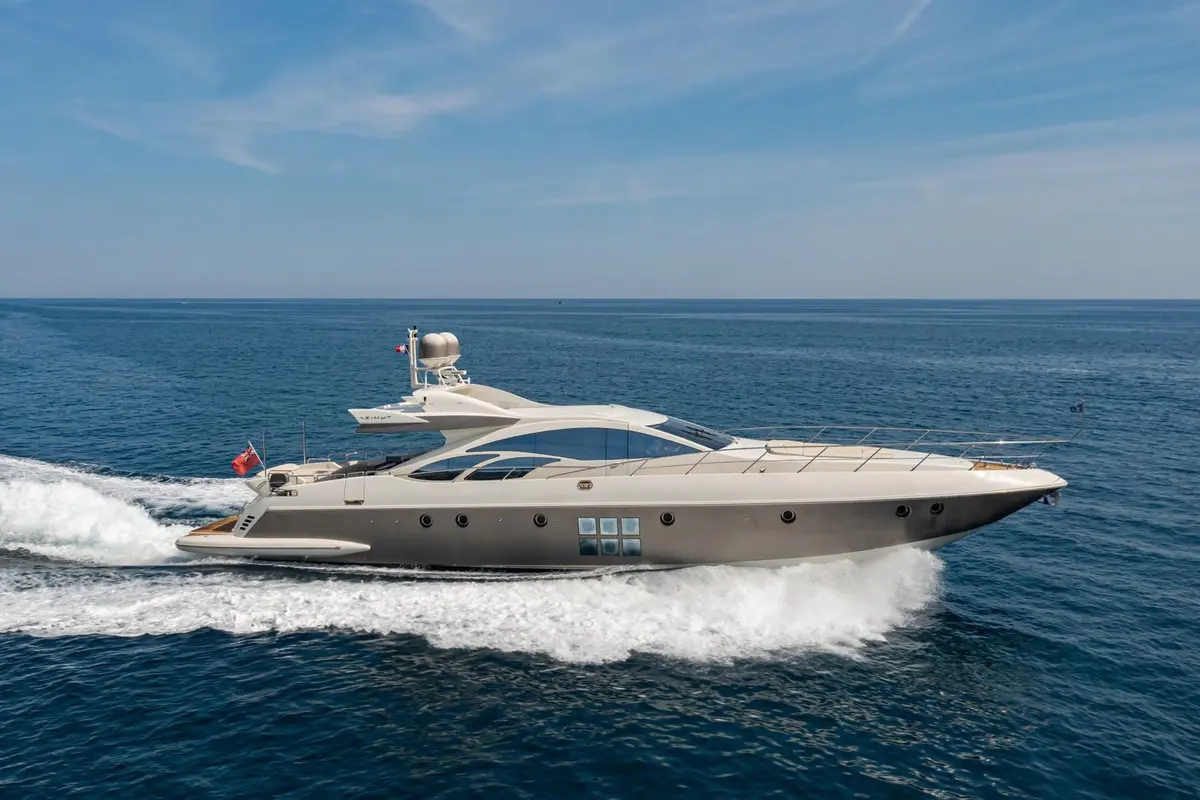 Cranchi A46, master cabin — Yacht Charter Saint-Tropez, Saint-Tropez. Cranchi A46 — 14m