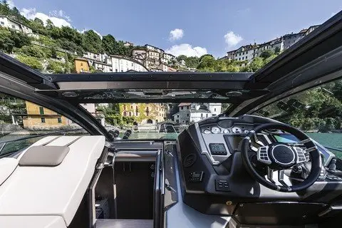 Cranchi M44 HT, salon — Yacht Charter Saint-Tropez, Saint-Tropez. Cranchi M44 HT — 14m