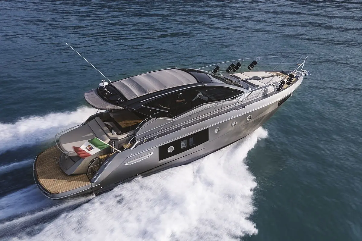 Cranchi M44 HT, master cabin — Yacht Charter Saint-Tropez, Saint-Tropez. Cranchi M44 HT — 14m