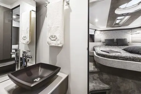 Cranchi M44 HT, flybridge — Yacht Charter Saint-Tropez, Saint-Tropez. Cranchi M44 HT — 14m