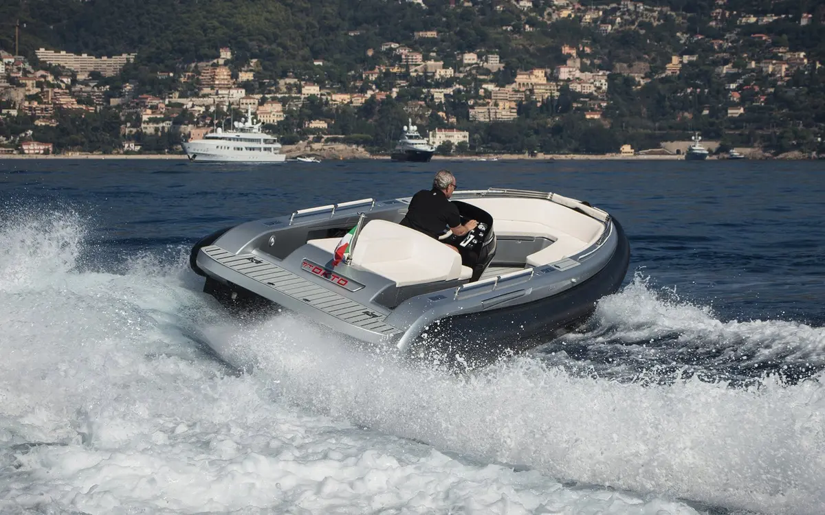 Dariel 7.5m, cubierta principal — Yacht Charter Saint-Tropez, Saint-Tropez. Dariel 7.5m — 7.5m