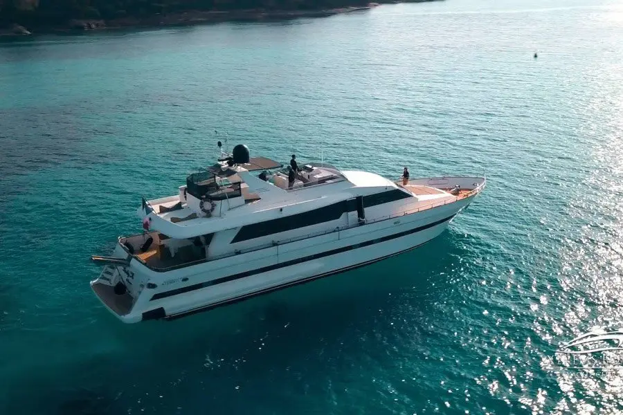 Falcon 80S, aft deck — Yacht Charter Saint-Tropez, Saint-Tropez. Falcon 80S — 24m