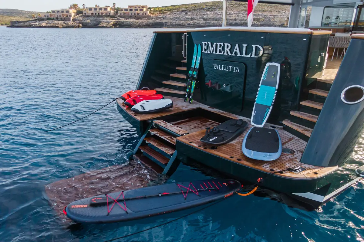 Emerald, master cabin — Yacht Charter Saint-Tropez, Saint-Tropez. Emerald — 50m