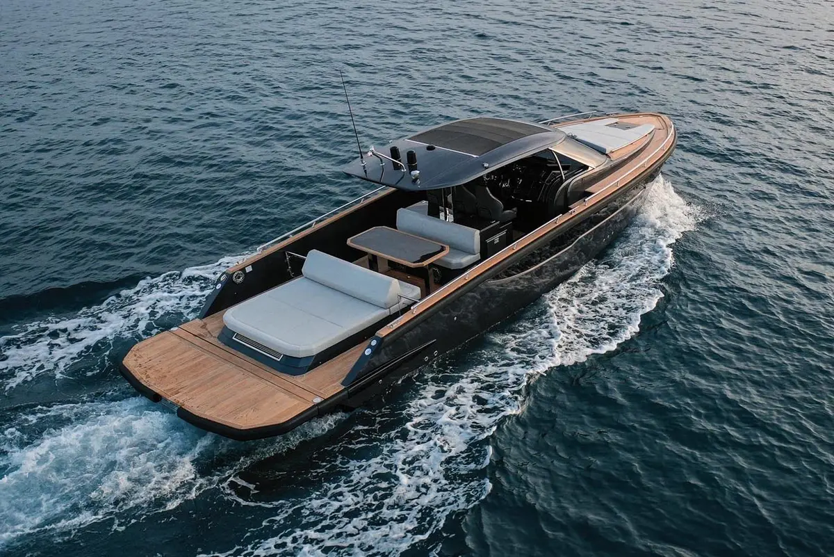 Forza 37, внешний вид — Yacht Charter Saint-Tropez, Сен-Тропе. Быстрый ход к безлюдным бухтам Кап-Тайя