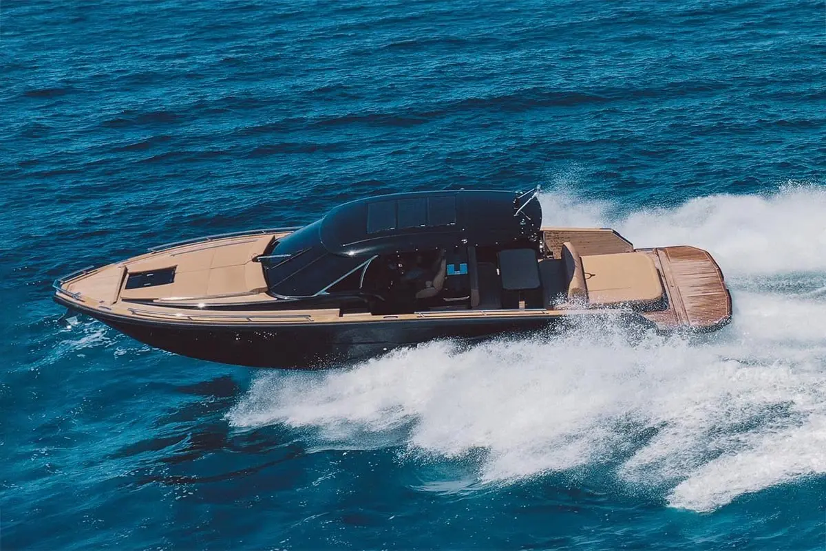Forza 37, главная палуба — Yacht Charter Saint-Tropez, Сен-Тропе. Быстрый ход к безлюдным бухтам Кап-Тайя