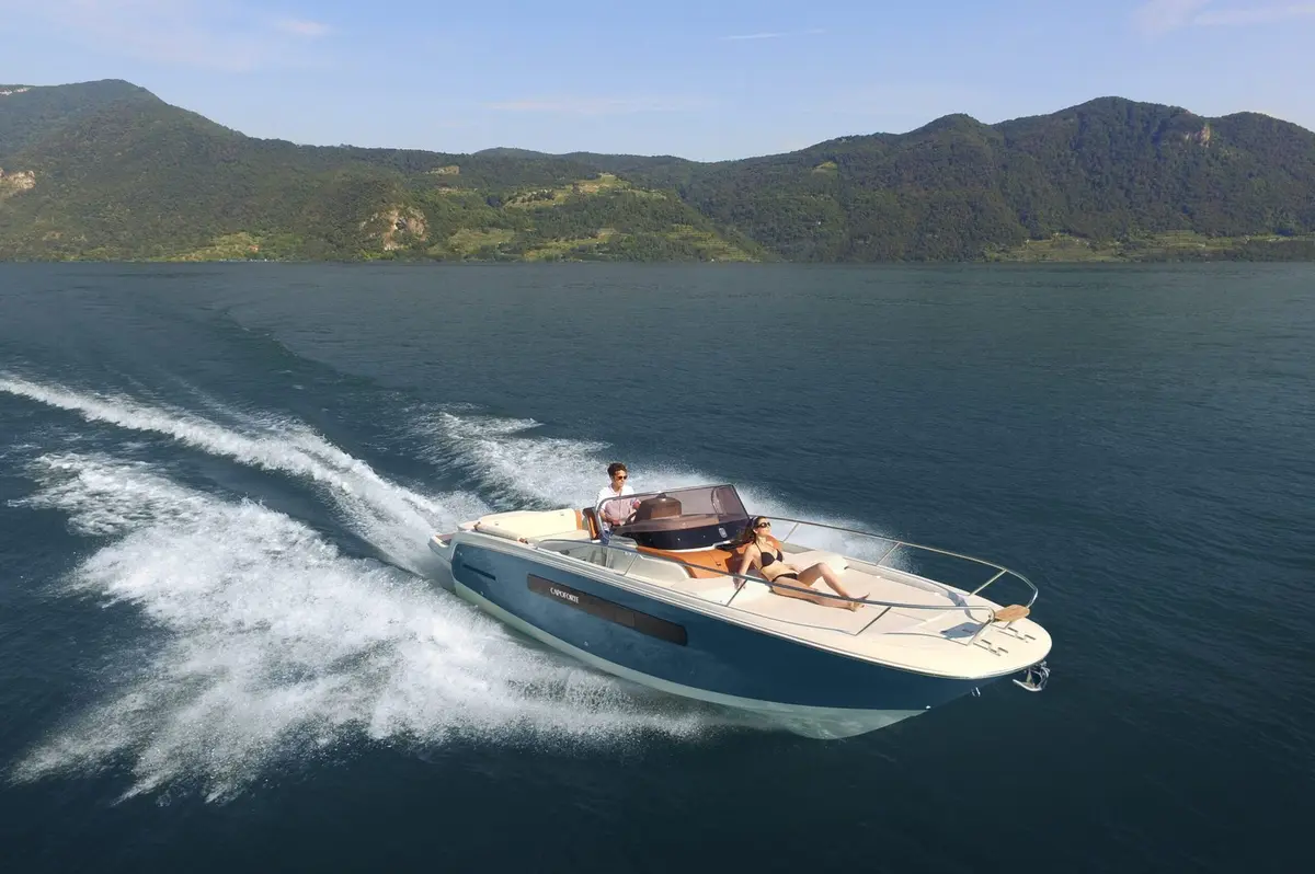 Invictus 280, exterior — Yacht Charter Saint-Tropez, Saint-Tropez. Salidas ágiles por el golfo con pocos invitados