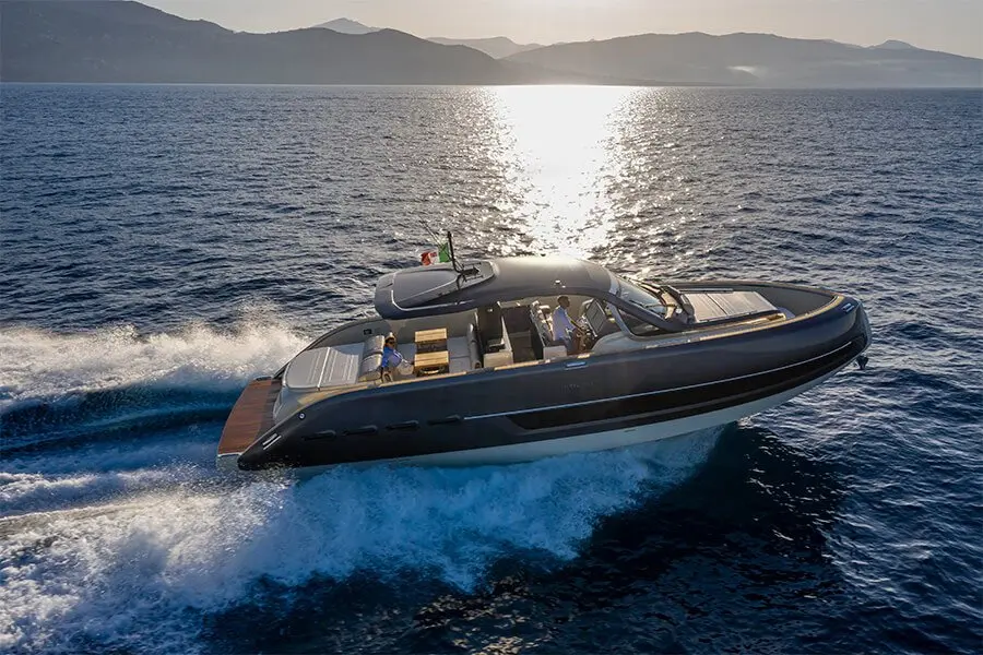 Invictus 460, main deck — Yacht Charter Saint-Tropez, Saint-Tropez. Invictus 460 — 14.4m