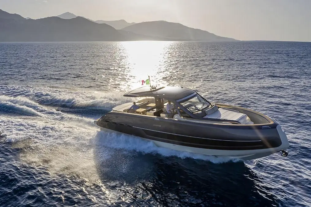 Invictus 460, aft deck — Yacht Charter Saint-Tropez, Saint-Tropez. Invictus 460 — 14.4m