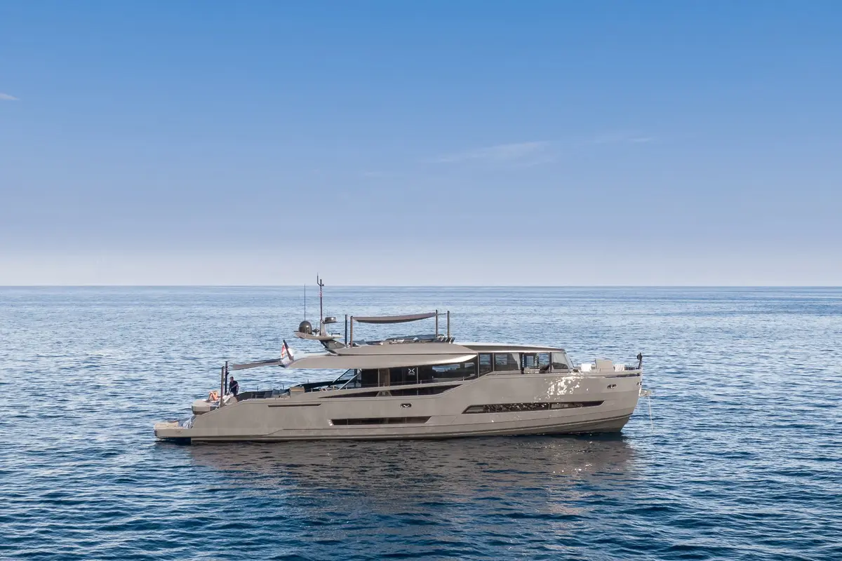 Extra 86, main deck — Yacht Charter Saint-Tropez, Saint-Tropez. Extra 86 — 26m