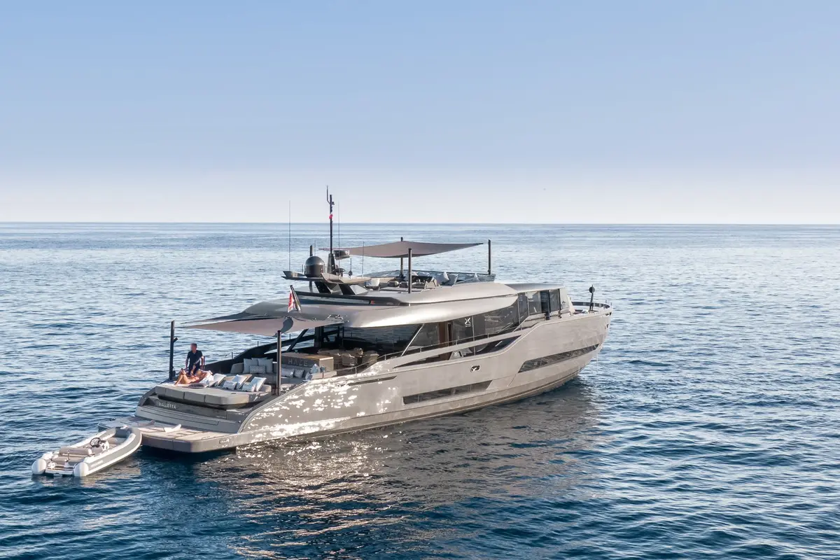 Extra 86, aft deck — Yacht Charter Saint-Tropez, Saint-Tropez. Extra 86 — 26m