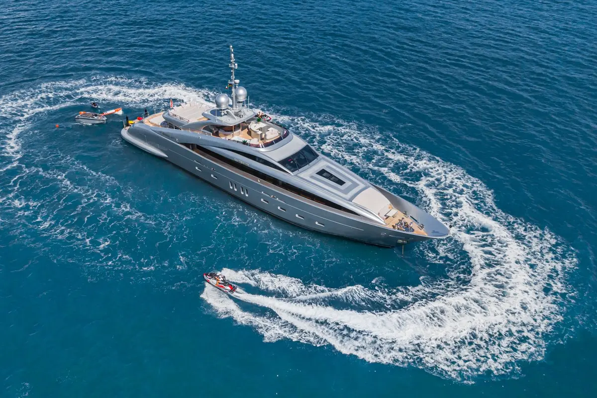 Silver Wind, main deck — Yacht Charter Saint-Tropez, Saint-Tropez. Silver Wind — 44m