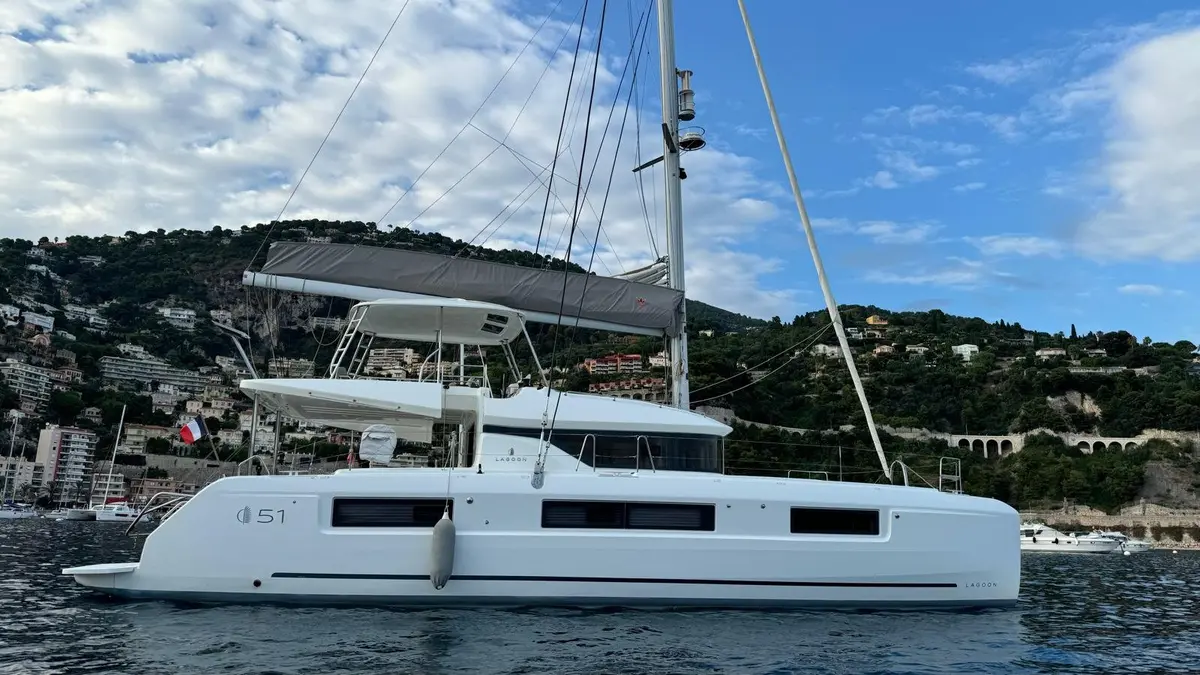 Lagoon 5.1, exterior — Yacht Charter Saint-Tropez, Saint-Tropez. Lagoon 5.1 — 14m