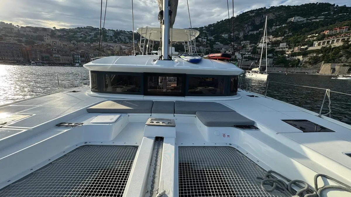 Lagoon 5.1, main deck — Yacht Charter Saint-Tropez, Saint-Tropez. Lagoon 5.1 — 14m
