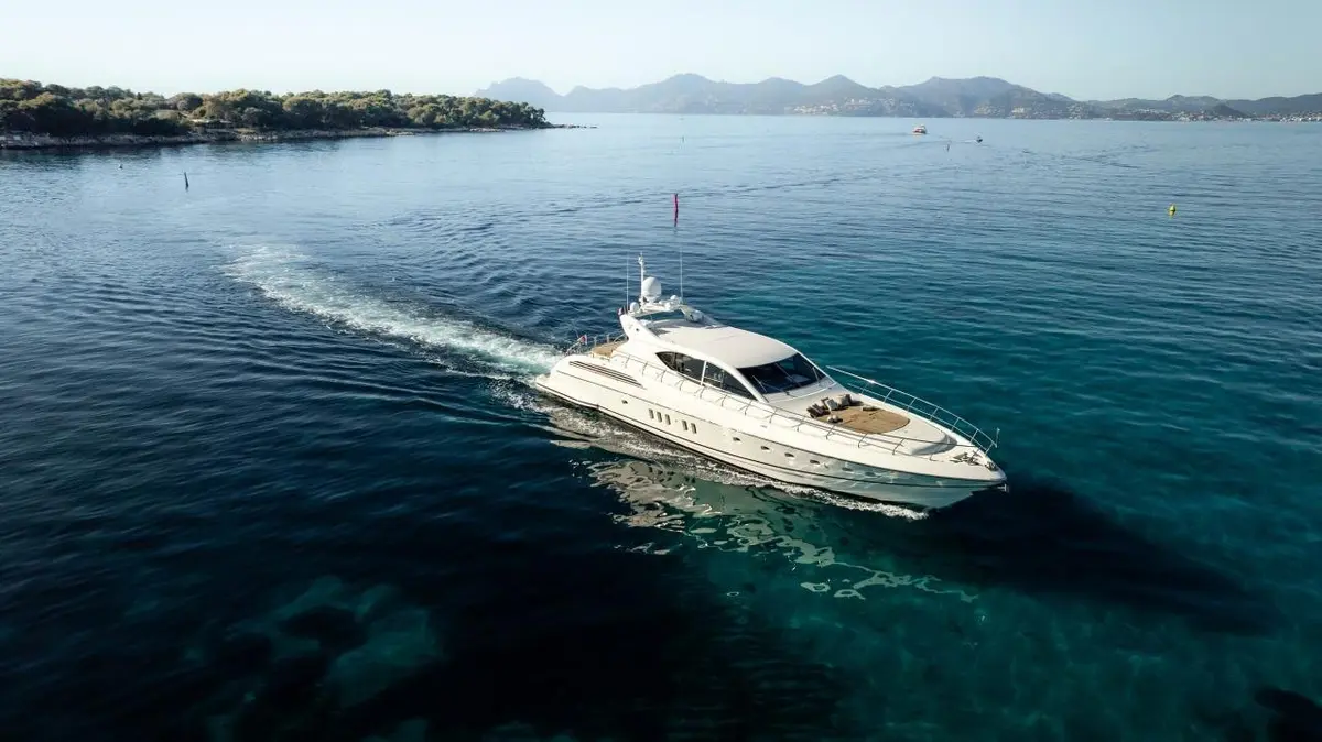 Leopard 24, кормовая палуба — Yacht Charter Saint-Tropez, Сен-Тропе. Leopard 24 — 24m
