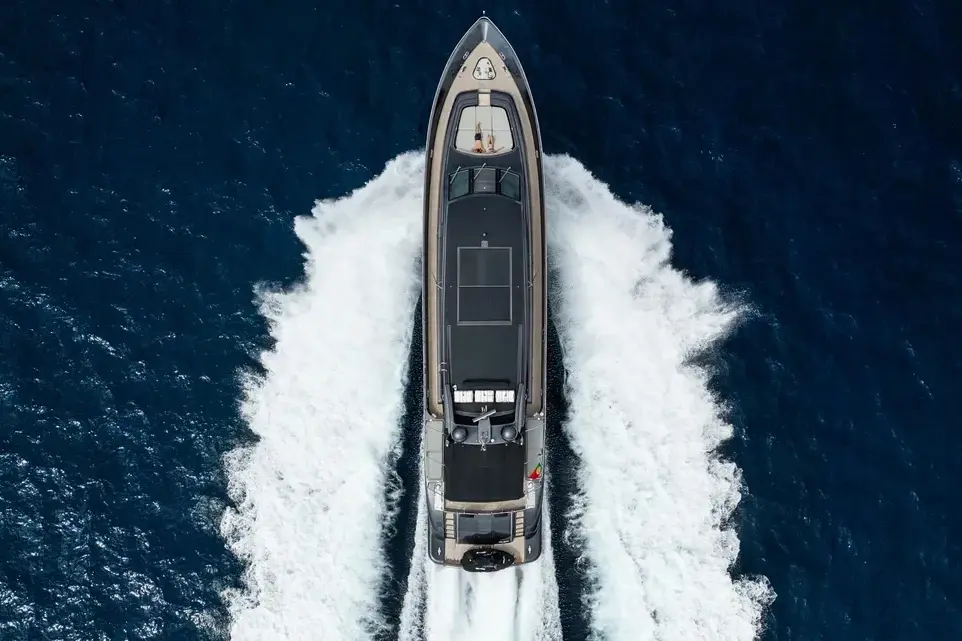 Leopard 31, кормовая палуба — Yacht Charter Saint-Tropez, Сен-Тропе. Leopard 31 — 31m