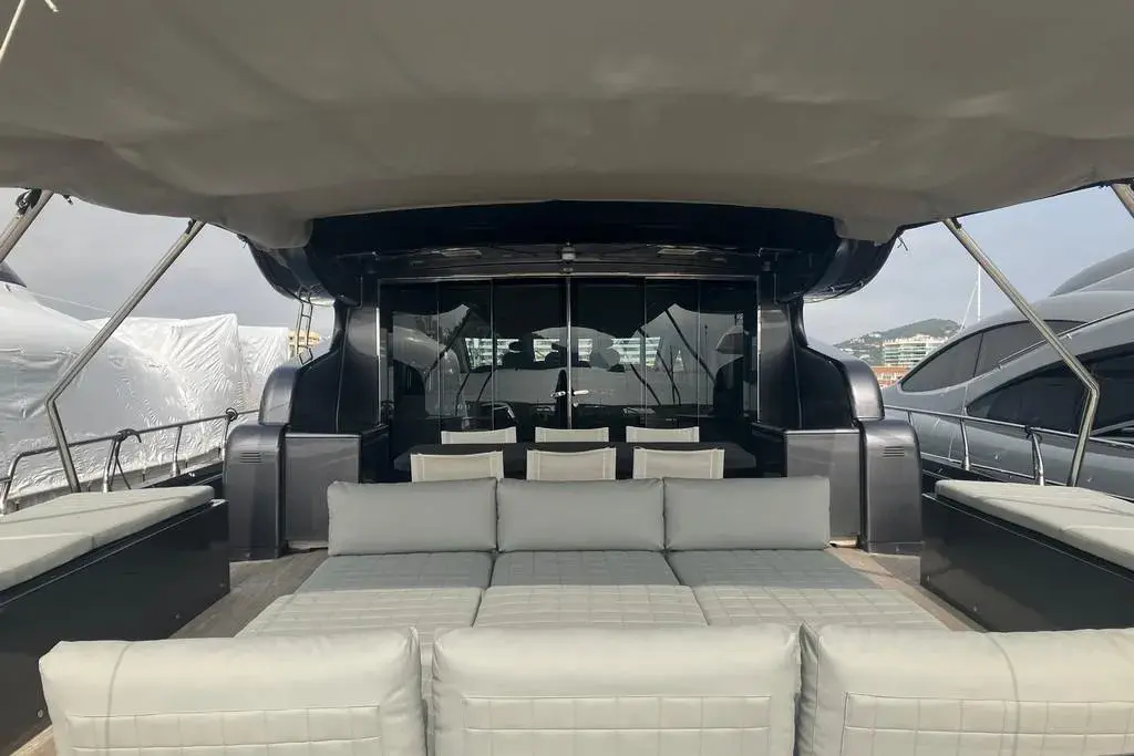 Leopard 31, салон — Yacht Charter Saint-Tropez, Сен-Тропе. Leopard 31 — 31m