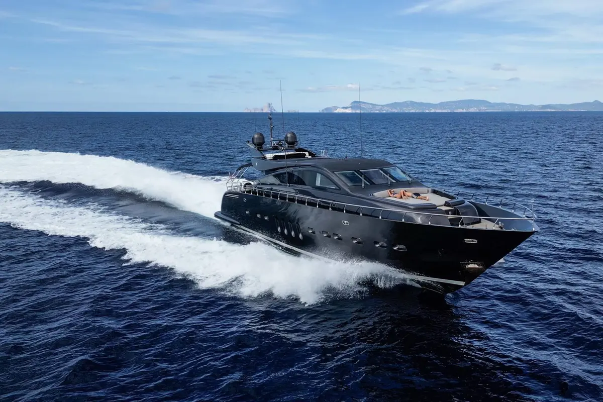 Leopard 31, флайбридж — Yacht Charter Saint-Tropez, Сен-Тропе. Leopard 31 — 31m