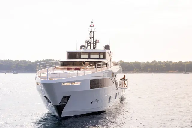 Majesty 100 — Yacht Charter Saint-Tropez, Saint-Tropez