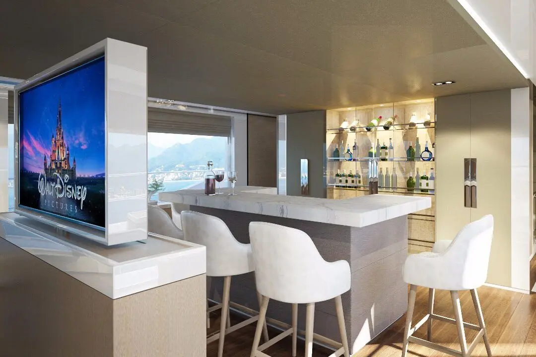 Majesty 100, aft deck — Yacht Charter Saint-Tropez, Saint-Tropez. Majesty 100 — 32m