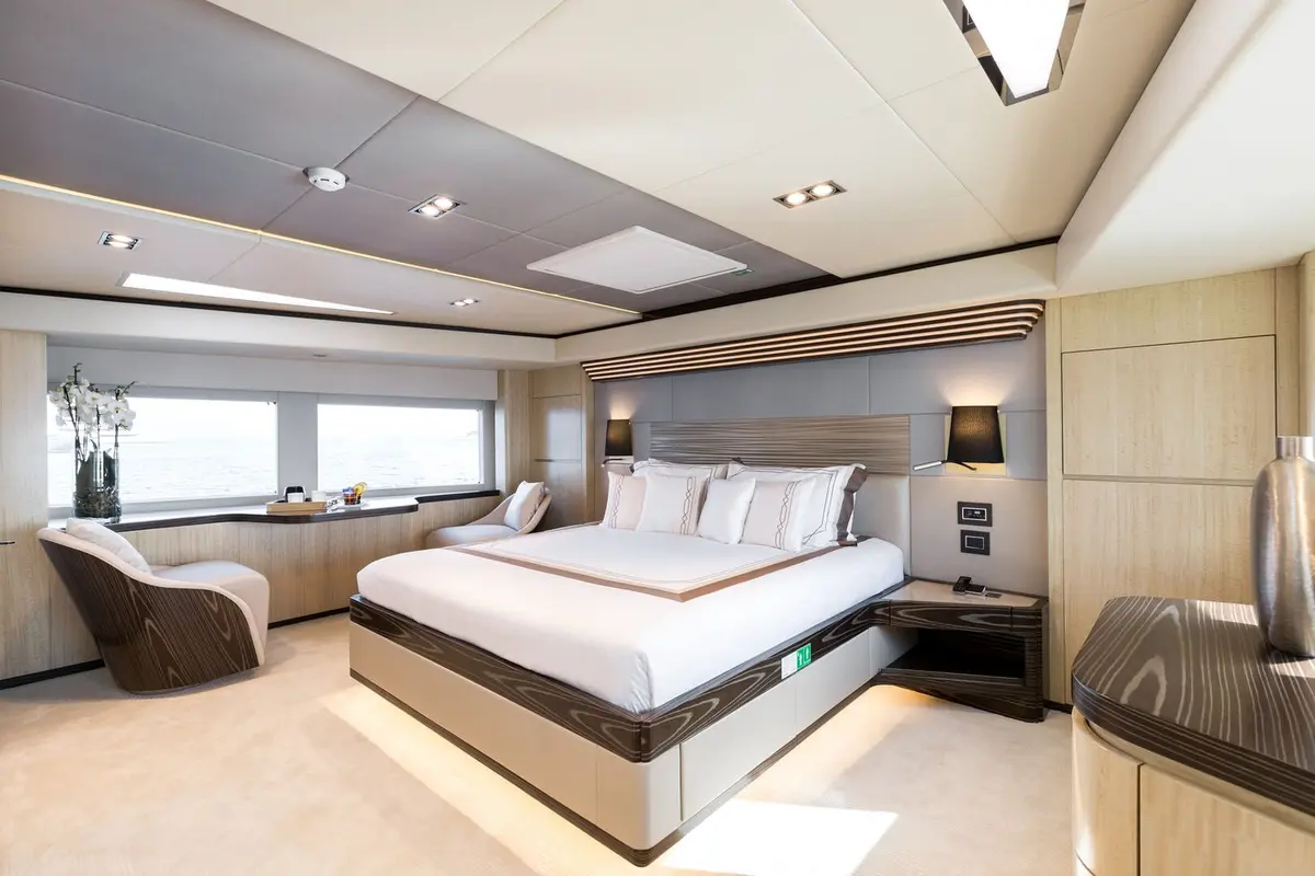 Majesty 100, salon — Yacht Charter Saint-Tropez, Saint-Tropez. Majesty 100 — 32m