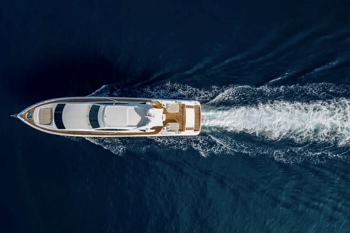 Mangusta 105, main deck — Yacht Charter Saint-Tropez, Saint-Tropez. Mangusta 105 — 31m