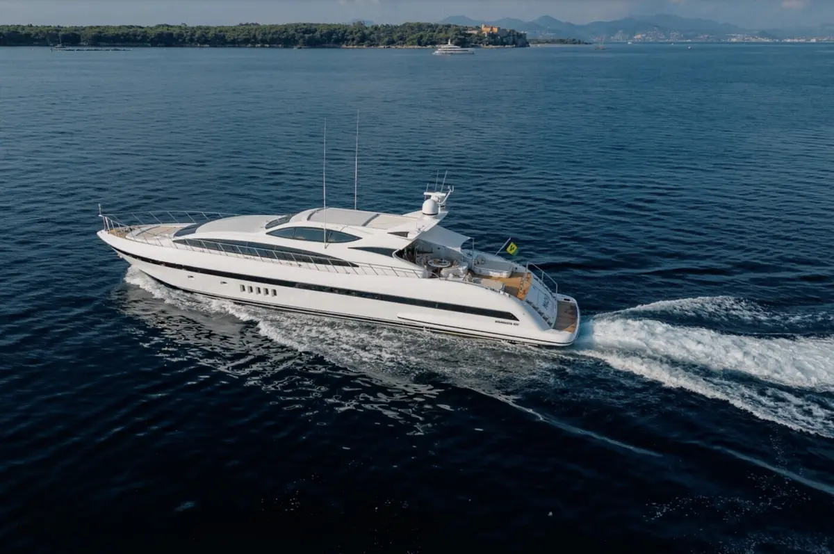 Mangusta 105, aft deck — Yacht Charter Saint-Tropez, Saint-Tropez. Mangusta 105 — 31m
