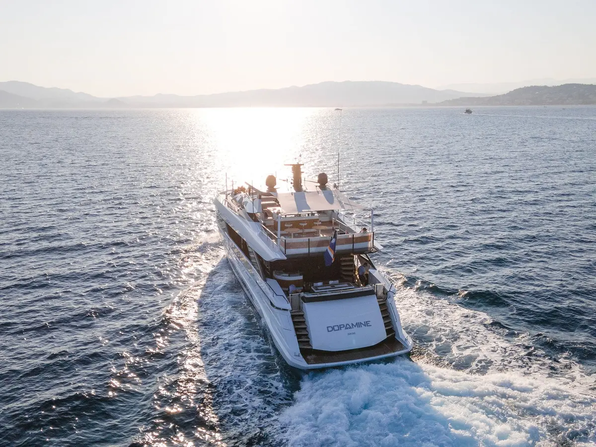 Mangusta 33, flybridge — Yacht Charter Saint-Tropez, Saint-Tropez. Mangusta 33 — 33m