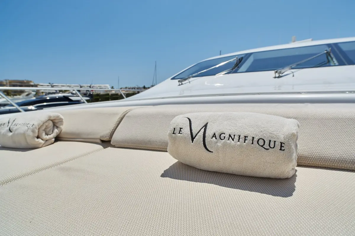 Mangusta 108, main deck — Yacht Charter Saint-Tropez, Saint-Tropez. Mangusta 108 — 33m