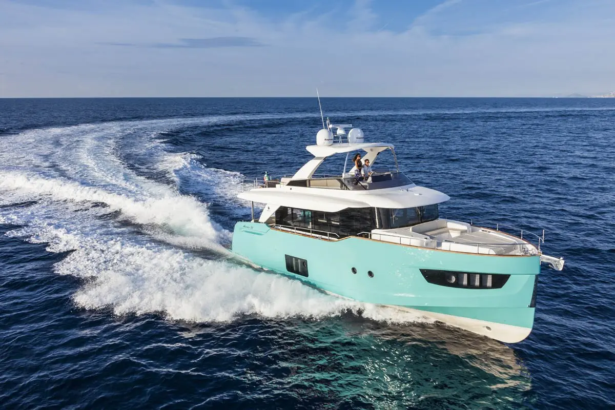 Navetta 58, main deck — Yacht Charter Saint-Tropez, Saint-Tropez. Navetta 58 — 17m