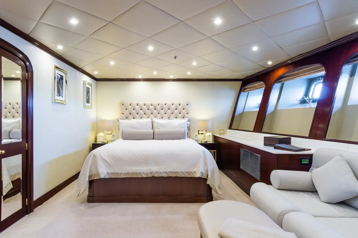 The Wellesley, flybridge — Yacht Charter Saint-Tropez, Saint-Tropez. The Wellesley — 56m