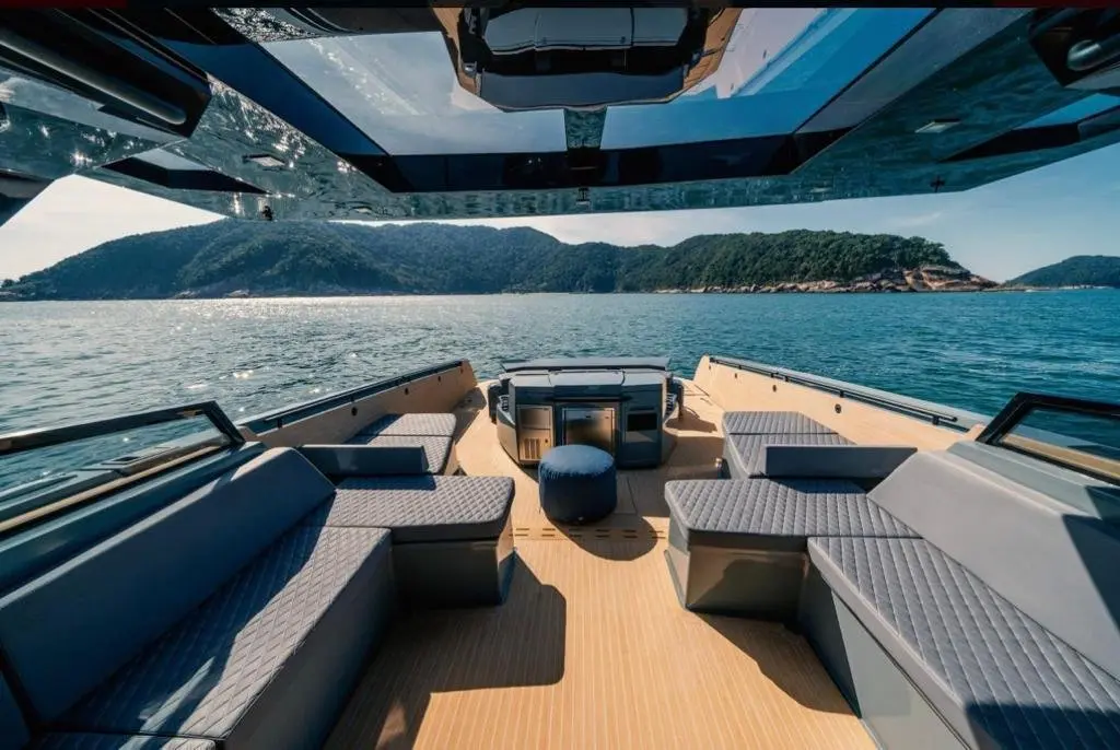 Okean 55, flybridge — Yacht Charter Saint-Tropez, Saint-Tropez. Okean 55 — 16m