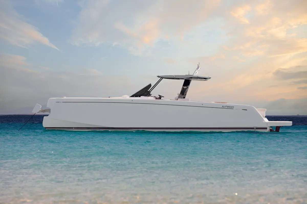 Pardo 43, exterior — Yacht Charter Saint-Tropez, Saint-Tropez. Pardo 43 — 13.4m