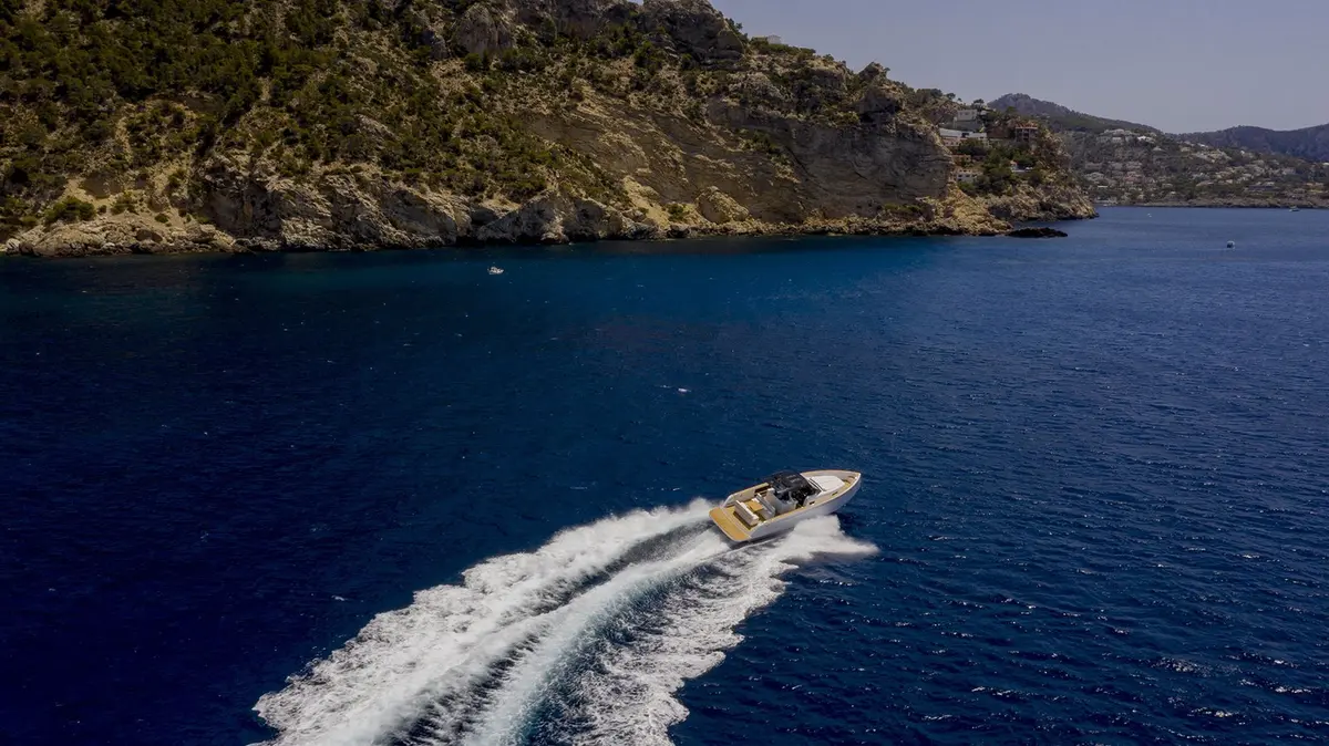 Pardo 38, salón — Yacht Charter Saint-Tropez, Saint-Tropez. Pardo 38 — 11.56m